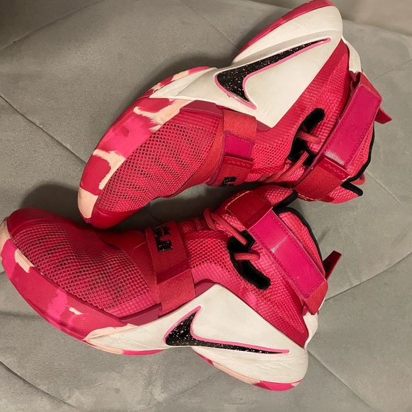 Nike LeBron Zoom Soldier 9 Think Pink Basketball Sneakers - Picture 9 of 10